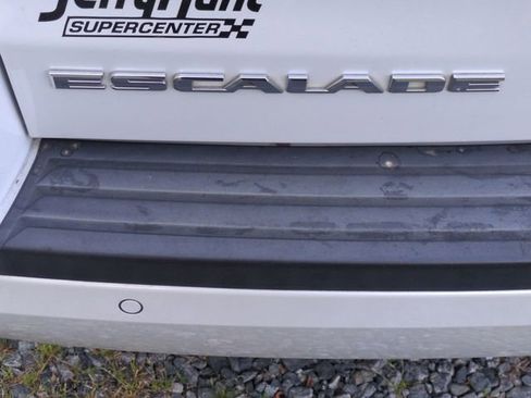 Used 2016 Cadillac Escalade Premium image 13