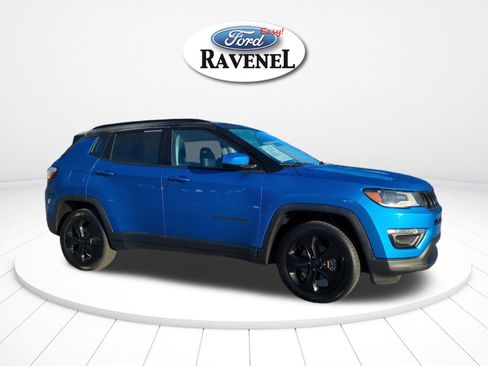 Used 2020 Jeep Compass Latitude image 2