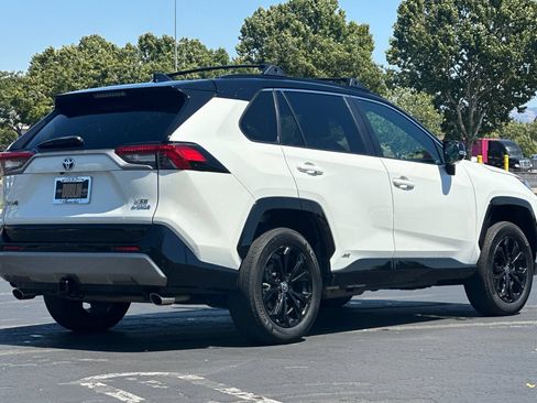 Used 2022 Toyota RAV4 XSE AWD/4WD image 4