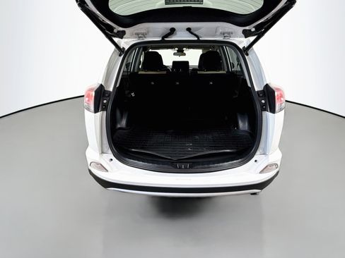 Used 2018 Toyota RAV4 XLE FWD image 22