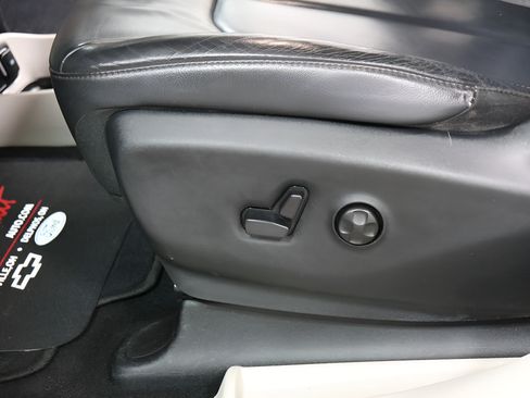 Used 2017 Chrysler Pacifica Touring-L FWD image 21