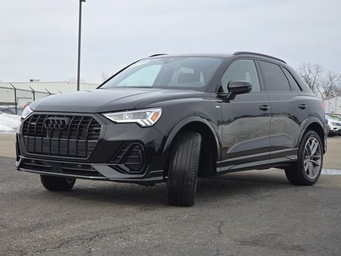 Used 2025 Audi Q3 2.0T Premium w/ Convenience Package image 3