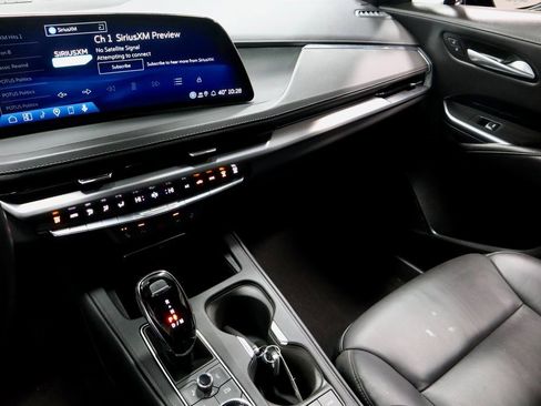 Used 2024 Cadillac XT4 Luxury image 29