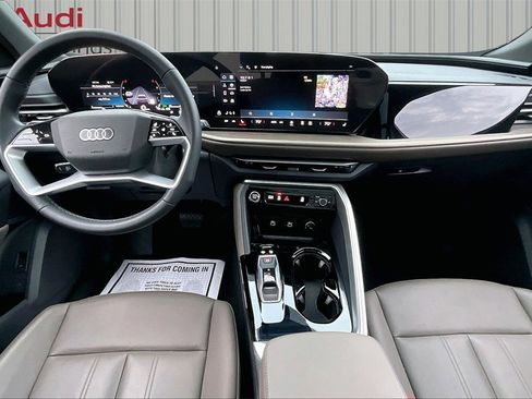 Used 2025 Audi Q5 Premium w/ Convenience Package image 7