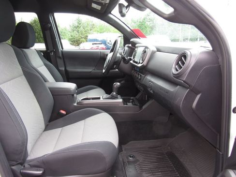 Certified 2023 Toyota Tacoma TRD Off-Road w/ Black Out Package (TMS) AWD/4WD image 22