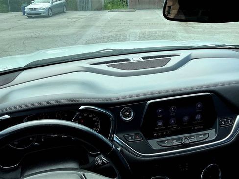 Used 2020 Chevrolet Blazer LT FWD image 13