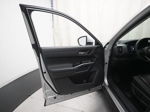 Used 2024 Nissan Pathfinder SL image 26