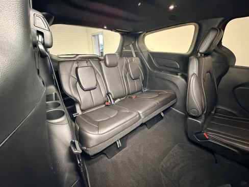 New 2027 Chrysler Pacifica Select AWD/4WD image 9