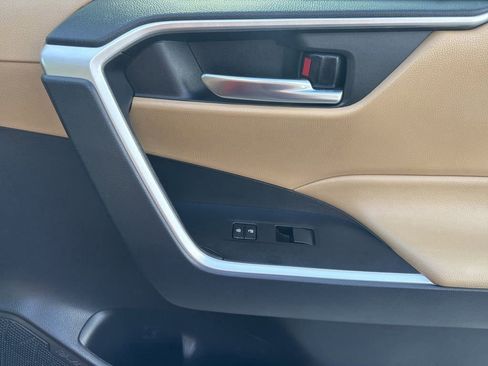 Used 2021 Toyota RAV4 XLE image 18