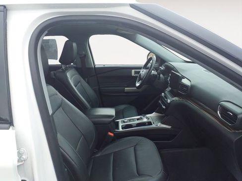 Used 2020 Ford Explorer Limited w/ Equipment Group 310A AWD/4WD image 9