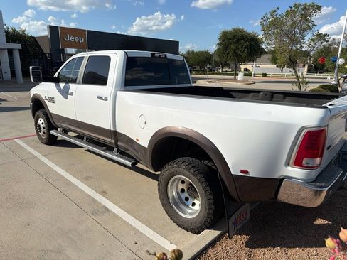 Used 2018 RAM 3500 Laramie w/ Convenience Group AWD/4WD image 6