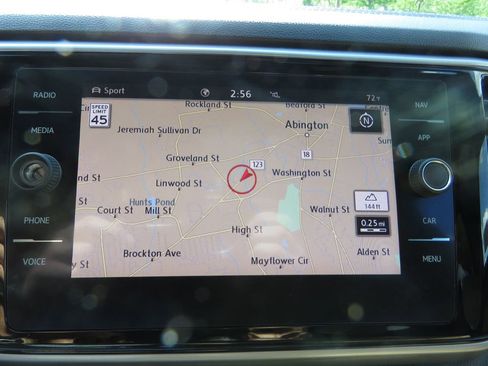 Used 2020 Volkswagen Atlas Cross Sport SEL R-Line AWD/4WD image 25
