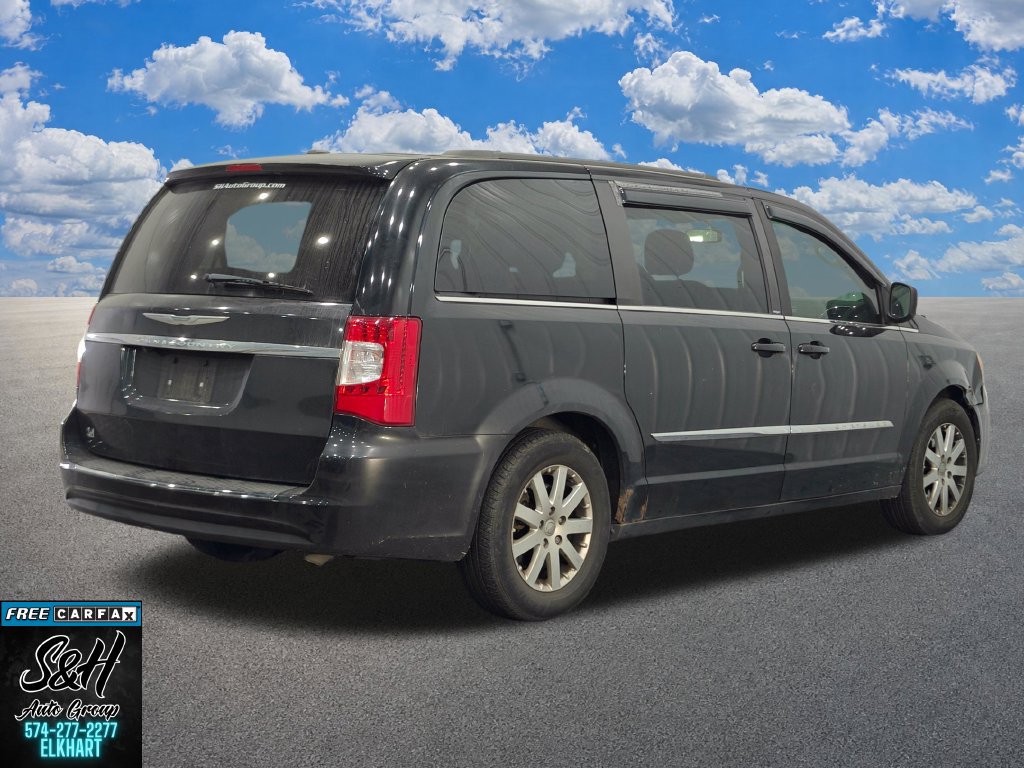 Used 2013 Chrysler Town & Country Touring FWD image 16