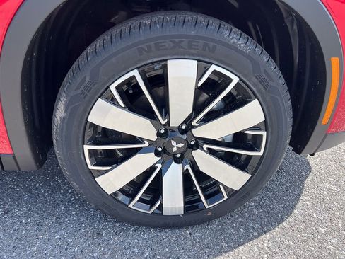 New 2025 Mitsubishi Outlander SE image 8