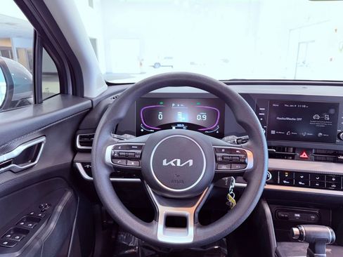 Used 2023 Kia Sportage LX image 17