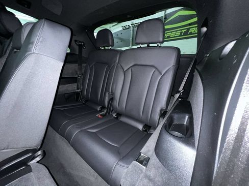 Used 2022 Audi Q7 3.0T Premium Plus w/ Premium Plus Package AWD/4WD image 29