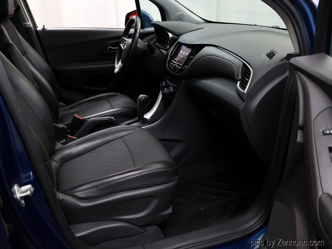 Used 2020 Chevrolet Trax LT w/ LT Convenience Package FWD image 32
