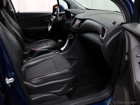 Used 2020 Chevrolet Trax LT w/ LT Convenience Package FWD image 32