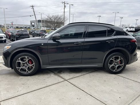 Used 2022 Alfa Romeo Stelvio Ti image 4