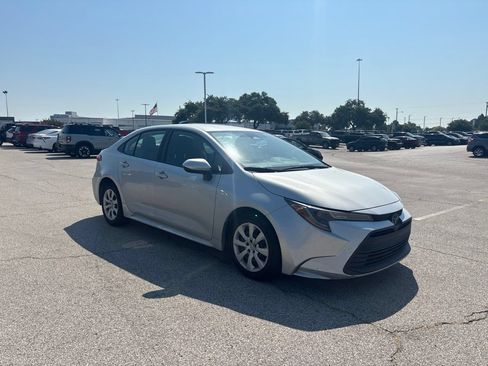 Used 2024 Toyota Corolla LE FWD image 2
