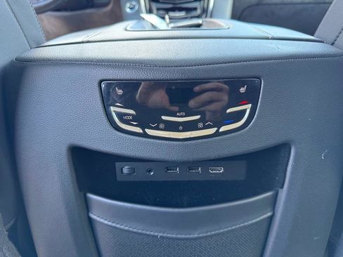 Used 2019 Cadillac Escalade ESV Platinum AWD/4WD image 36