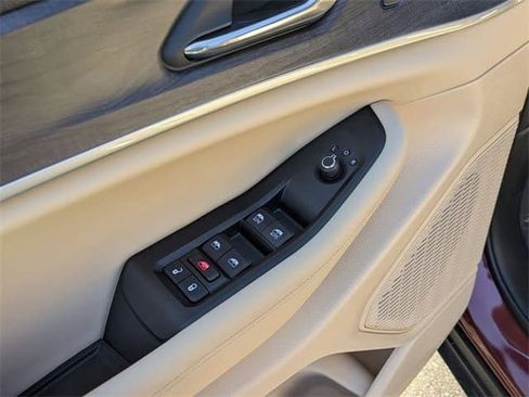 New 2025 Jeep Grand Cherokee Limited w/ Luxury Tech Group II RWD image 18
