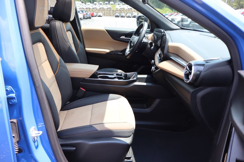 Used 2025 Chevrolet Equinox ACTIV w/ Safety and Technology Package FWD image 24
