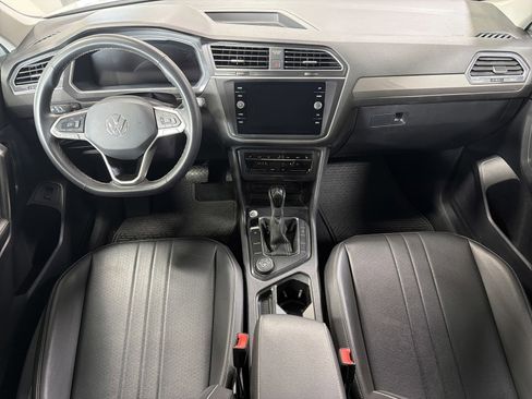 Used 2024 Volkswagen Tiguan SE image 10