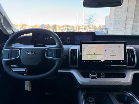 New 2025 Ford Expedition Active image 30
