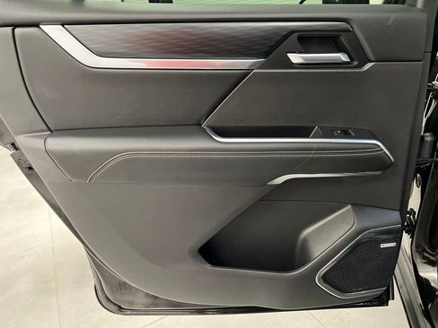 Used 2025 GMC Acadia Elevation image 18