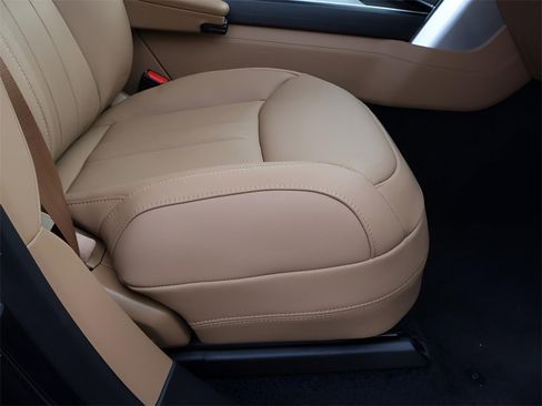 New 2026 Land Rover Range Rover SE image 10