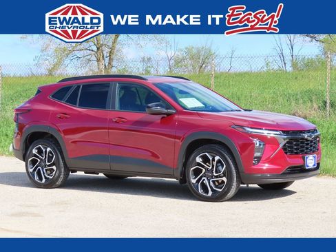 Used 2025 Chevrolet Trax RS w/ Sunroof Package FWD image 1