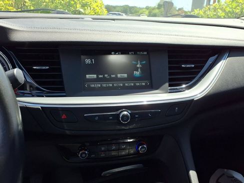Used 2018 Buick Regal Preferred FWD image 10