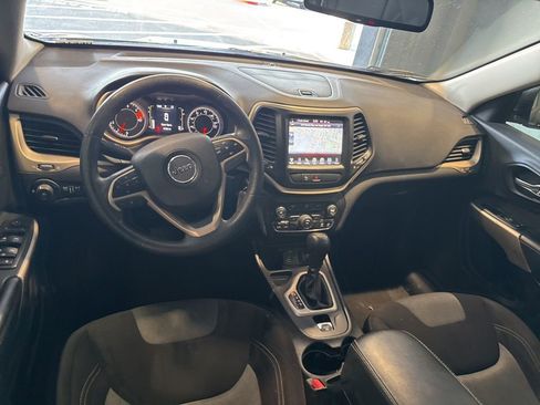 Used 2018 Jeep Cherokee Latitude image 13