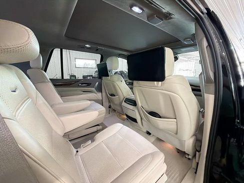 Used 2023 Cadillac Escalade Sport Platinum w/ LPO, ONYX Package AWD/4WD image 11