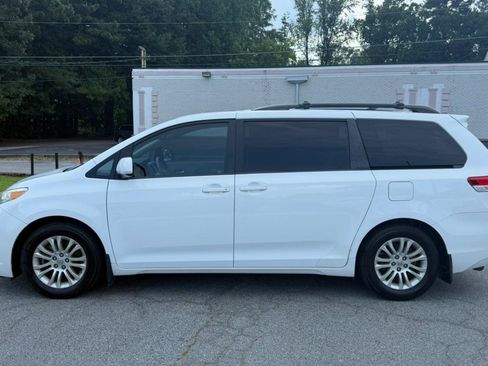 Used 2013 Toyota Sienna XLE FWD image 5