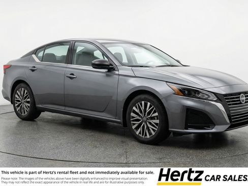 Used 2025 Nissan Altima 2.5 SV image 1