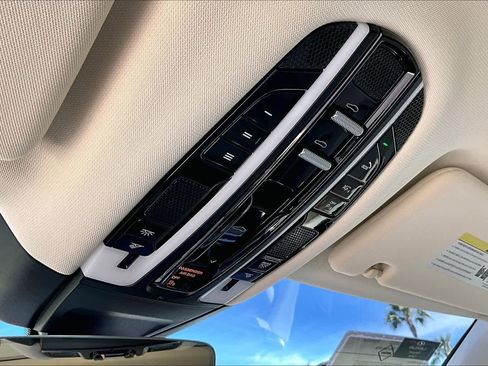 Used 2023 Porsche Panamera image 33