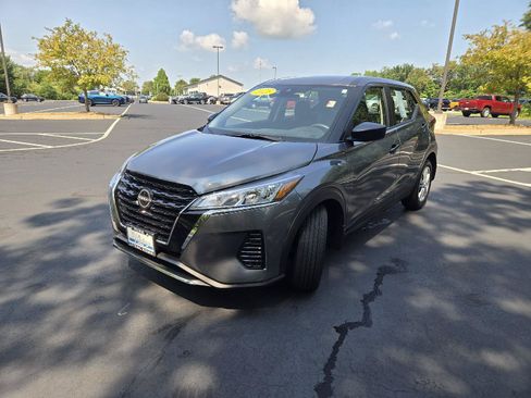 Used 2025 Nissan Kicks Play S FWD image 4