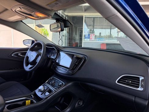Used 2015 Chrysler 200 Limited image 12