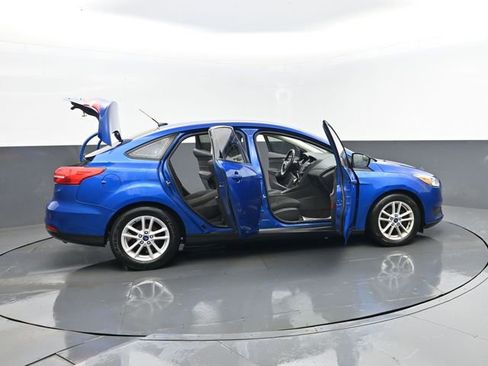 Used 2018 Ford Focus SE w/ SE Winter Package FWD image 29