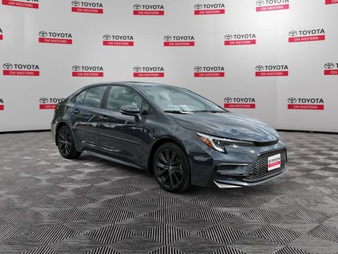 Used 2024 Toyota Corolla SE w/ SE Premium Package FWD image 3