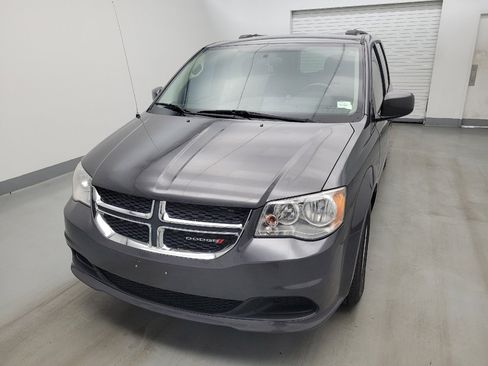 Used 2016 Dodge Grand Caravan SXT w/ Rear Park Assist Package FWD image 15