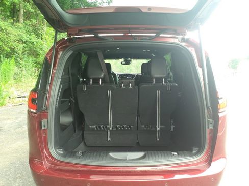 Used 2022 Chrysler Pacifica Touring-L w/ S Appearance Package FWD image 14