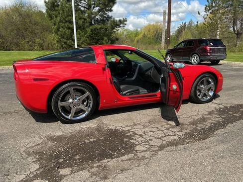 Used 2006 Chevrolet Corvette Coupe w/ Preferred Equipment Group RWD image 29