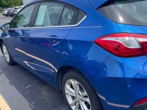 Used 2019 Chevrolet Cruze LT w/ Sun And Sound Package FWD image 2