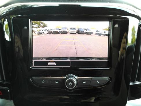 Used 2022 Chevrolet Traverse LS FWD image 8
