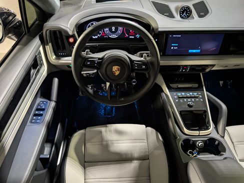 Certified 2024 Porsche Cayenne S AWD/4WD image 6