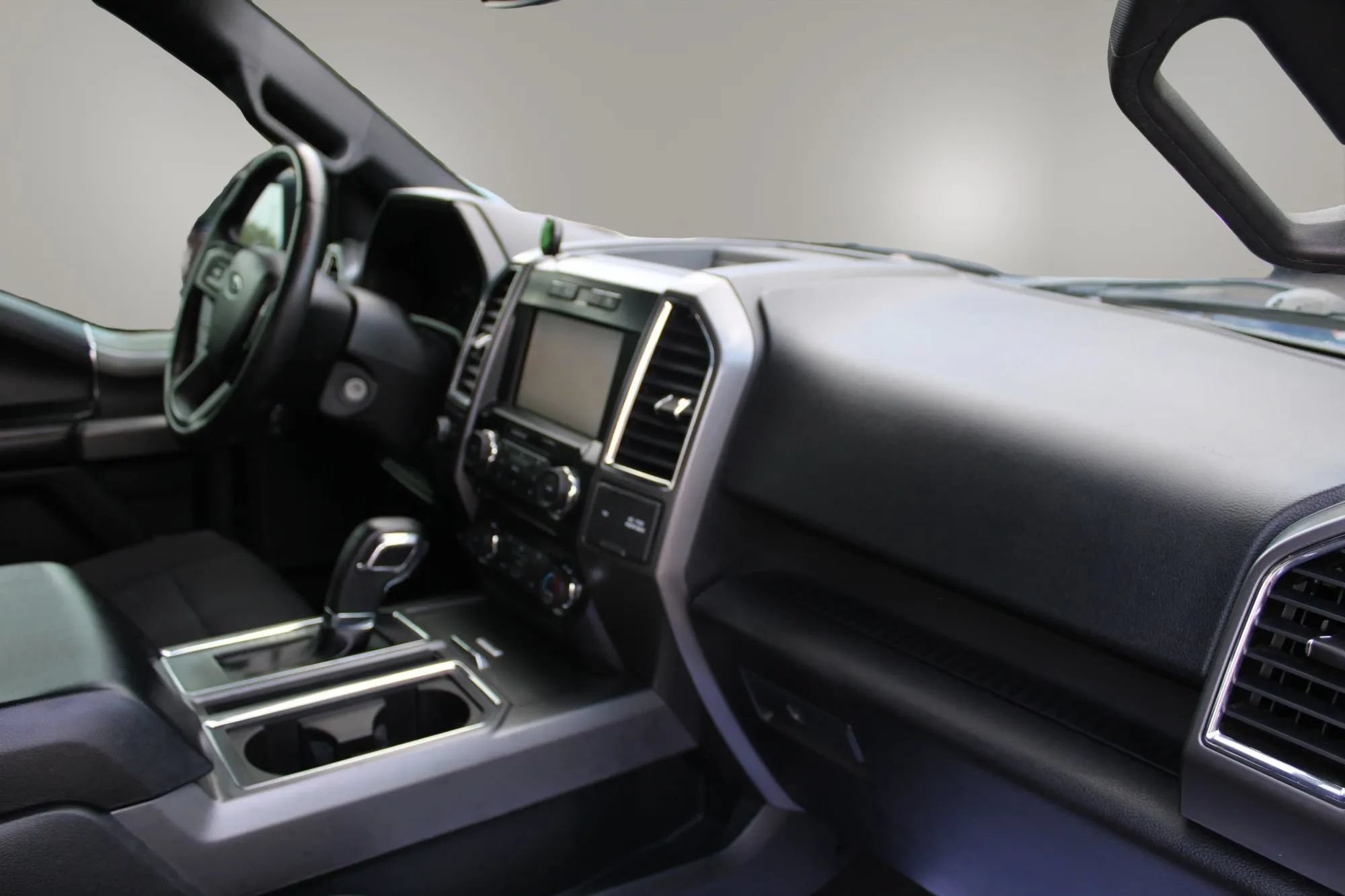 Used 2015 Ford F150 XLT w/ Equipment Group 302A Luxury AWD/4WD image 22