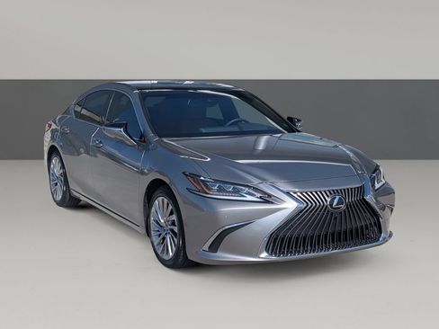 Used 2020 Lexus ES 350 Ultra Luxury w/ Accessory Package 2 FWD image 2